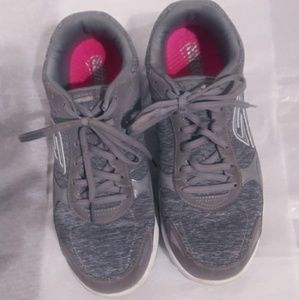 Sketchers tennis shoes